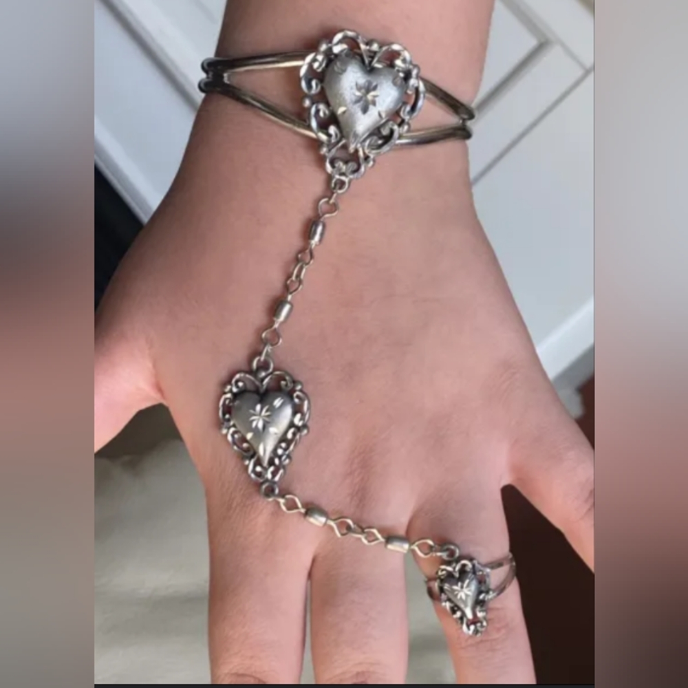 Vintage Silver heart design bracelet connecting ring